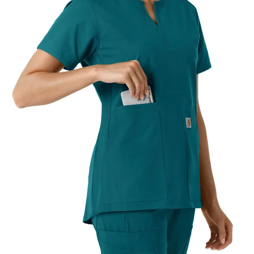 Blusa médica de mujer Force Essentials con cuello en V y paneles de punto en las partes de arriba