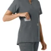 Blusa médica de mujer Force Essentials con cuello en V y paneles de punto en las partes de arriba