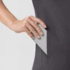 Blusa médica de punto con cuello en V Force Cross-Flex para mujer