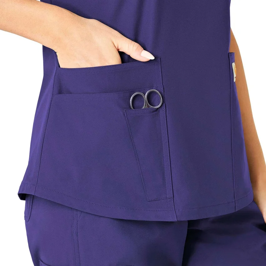 Blusa médica Force Essentials con cuello en V para mujer