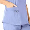 Blusa médica Force Essentials con cuello en V para mujer