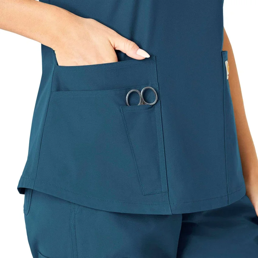 Blusa médica Force Essentials con cuello en V para mujer