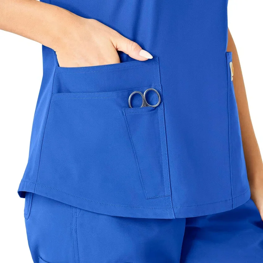 Blusa médica Force Essentials con cuello en V para mujer