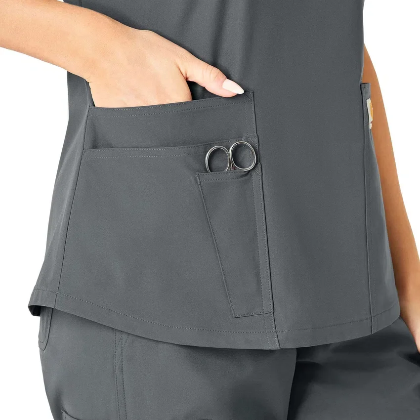 Blusa médica Force Essentials con cuello en V para mujer