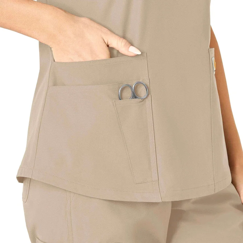 Blusa médica Force Essentials con cuello en V para mujer