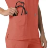 Camisa médica de mujer Force Cross-Flex con cuello en V oversize