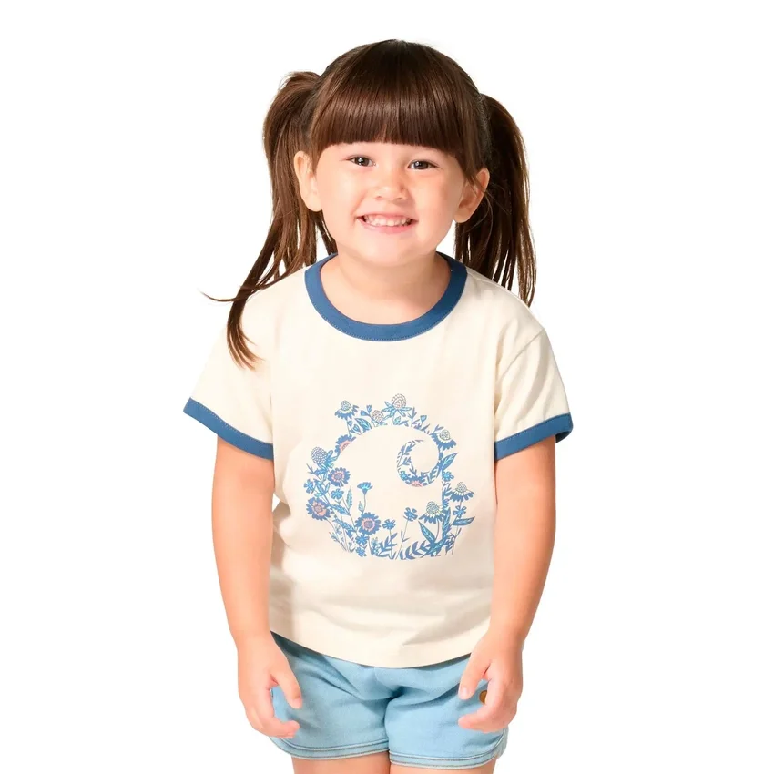 Camiseta de manguitos cortos con estampado floral «C» y cuello ribeteado para niña (niños pequeños/niños/jóvenes)