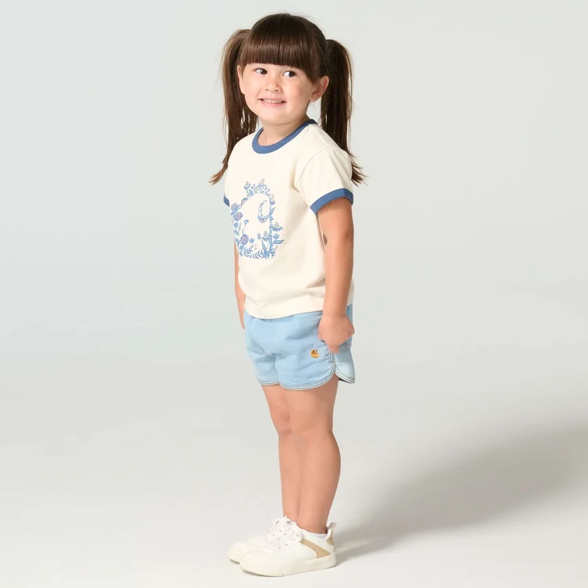 Camiseta de manguitos cortos con estampado floral «C» y cuello ribeteado para niña (niños pequeños/niños/jóvenes)