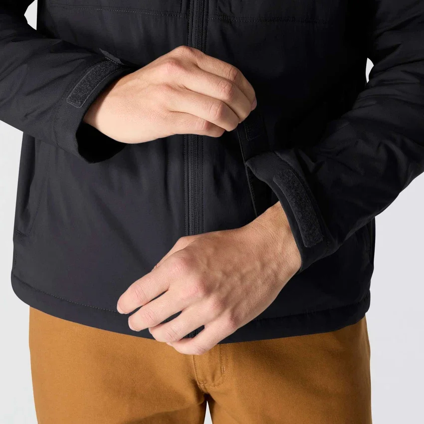 Chaqueta aislante ligera elástica con acabado DWR y corte holgado para hombre