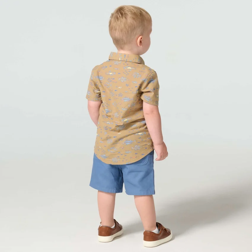 Conjunto de 2 piezas para niño: camisa estampada con manguitos cortos y pantalones cortos de lona (niños pequeños)