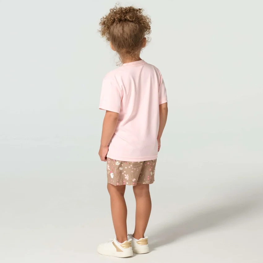 Conjunto de dos piezas para niñas: Camiseta de manguitos Force Sun Defender™ y pantalones cortos estampados con cintura elástica (niñas pequeñas)