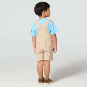 Conjunto de dos piezas para niño: camiseta de manguitos cortos y peto corto de rayas marrones (niños pequeños)